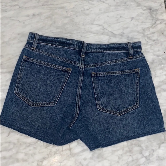 Gap frayed cutoffs - Picture 4 of 4